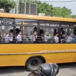 स्कूल बस में लापरवाही: 51 सीटों पर 80 बच्चे, फर्जी नंबर प्लेट से मचा हड़कंप